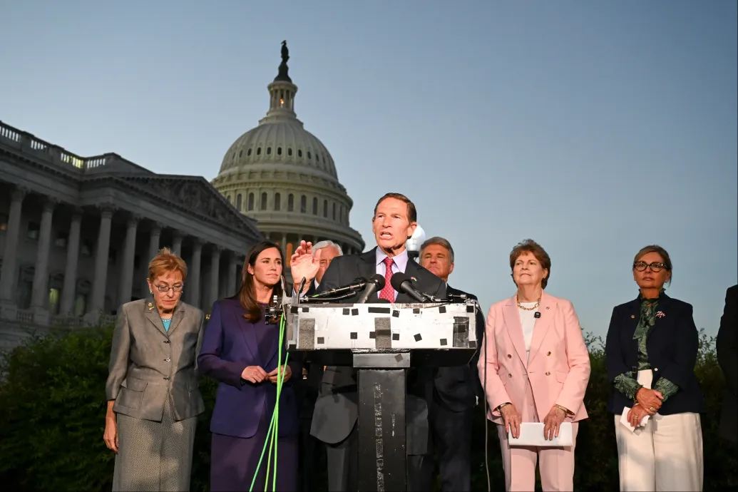 Az amerikai képviselőház megszavazta az Oroszország elleni újabb szankciókat, Trump aláírására vár a törvény