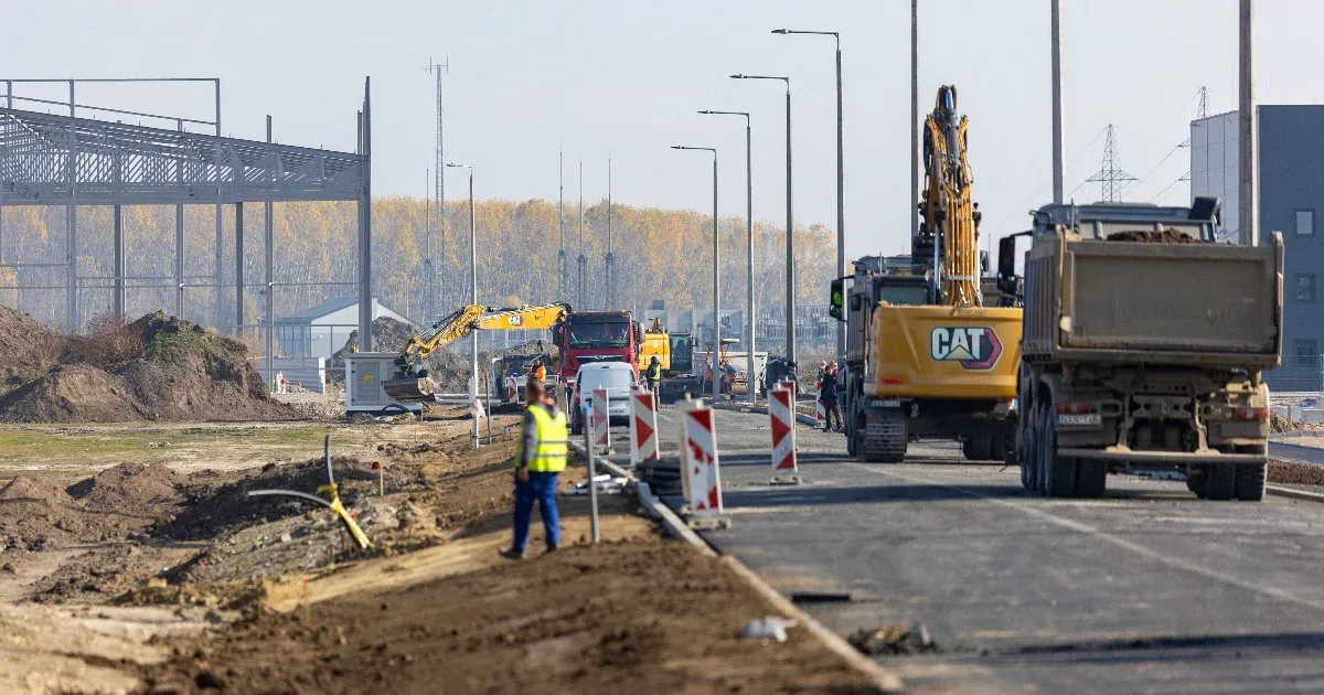 Magyarország Gazdaságjátéka: Innováció és Növekedés a Szolgáltató Szektorban Magyarország Gazdaságjátéka: Innováció és Növekedés a Szolgáltató Szektorban