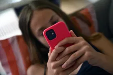 13 éves kötelező korhatárt, 13–15 éves kor között „miniprofilt” javasolnak az EU-ban a közösségi médiára