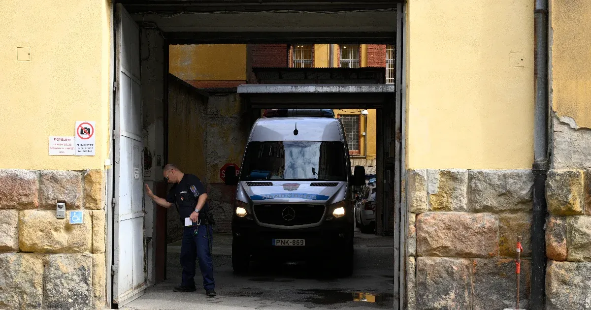Letartóztatták a Volánbusz-ügy gyanúsítottjait – Új fejlemények extraditionselectedIndex=0 Letartóztatták a Volánbusz-ügy gyanúsítottjait – Új fejlemények extraditionselectedIndex=0