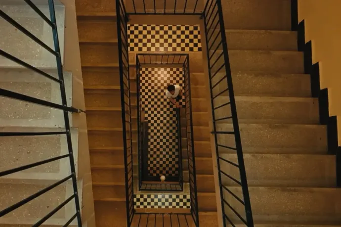 Röpül a fánk, repedezik a fal, megőrülnek az emberek Reisz Gábor új filmjének előzetesében