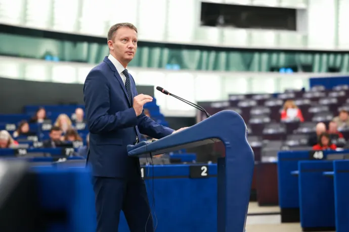Harmadszor is kormányfőt jelölt a román államfő, de elismerte, hogy nincs mögötte parlamenti többség