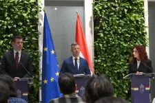 Kubatov Gábor, Deutsch Tamás és Szijjártó Péter se lehet a jövőben sportegyesület elnöke