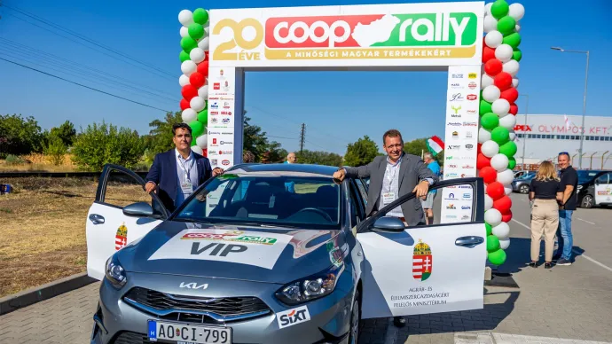 Fotó: Coop Hungary Zrt. – Agrártárca képviseletében Dr. Gál Bence és Antal Dániel