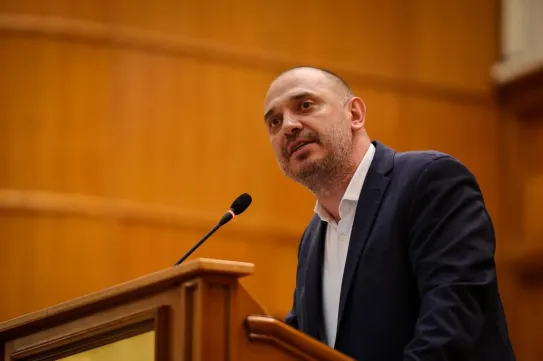 Élő adásban árulózták az USR politikusát és lenémították a mikrofonját, mire ő felállt és otthagyta a stúdiót
