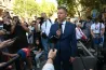 A Miniszterelnökség előtt tüntettek a szociális ágazat dolgozói, Magyar Péter átvette a követeléseiket