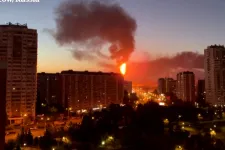 Lángoló finomító, 400 kitelepített ember, 3 halott az ukránok vasárnapi moszkvai dróntámadása után