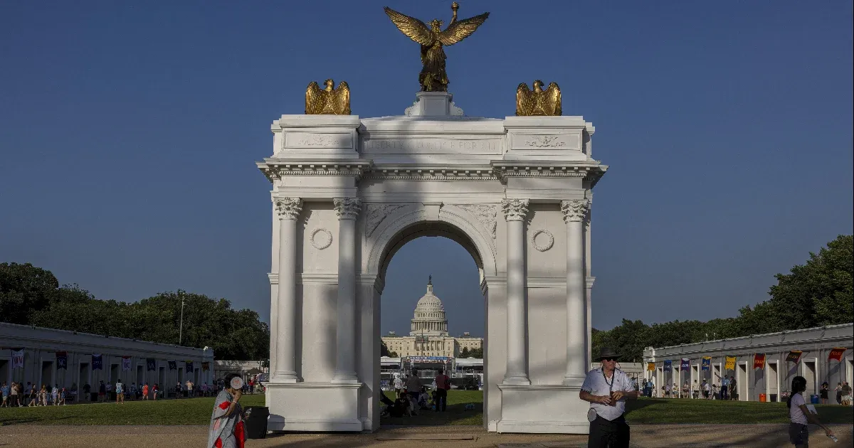 Photo: hir36.hu Trump Proposes Drones and Snipers for Planned Washington Triumphal Arch