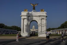 Drónokat, mesterlövészeket is be lehet majd vetni Trump szerint a Washingtonba tervezett diadalívéből