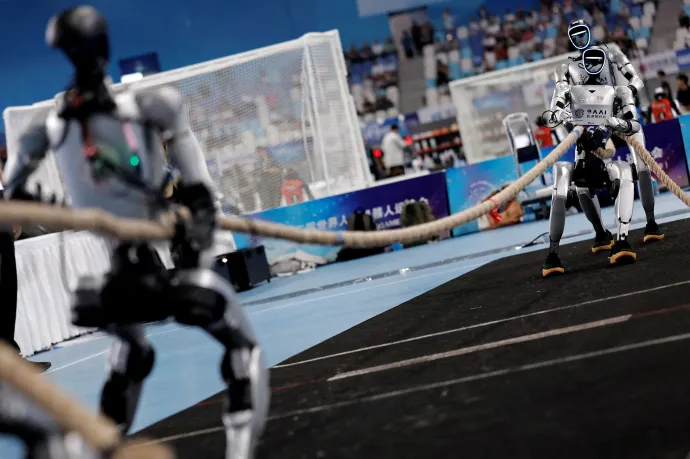 Több humanoid robotokat gyártó cég is a tőzsdére lépésre készül Kínában, az állam próbálja hűteni a lelkesedést