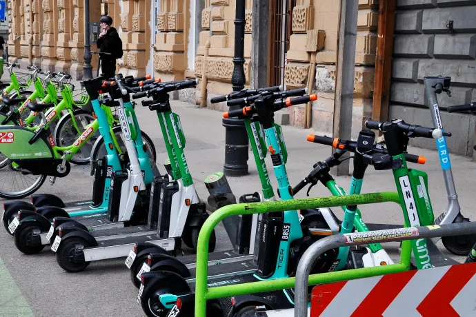 Darabonként 11 ezerért árulják az e-rollereket, amiken egy magyar állami cég is bukhatott