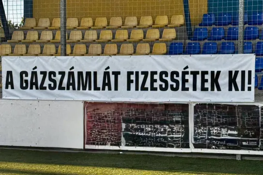 A gázszámlát fizessétek ki! – molinón üzent a Mezőkövesd a Kazincbarcikának a szombati mérkőzésen