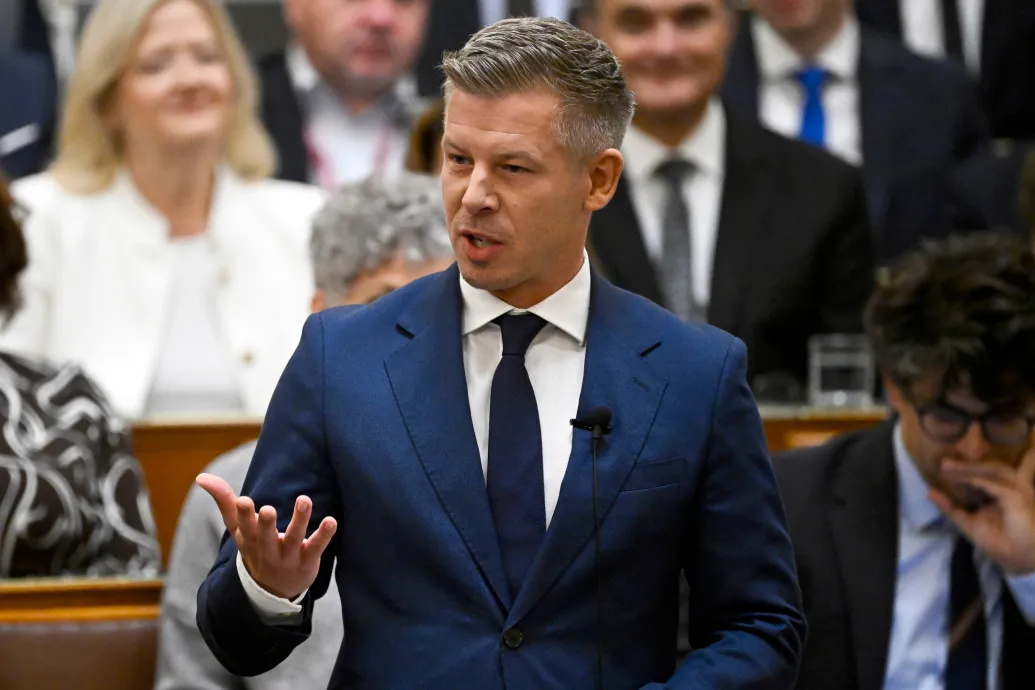 Magyar Péter nem árulja el, kik vezetik a kormány kabinetjeit