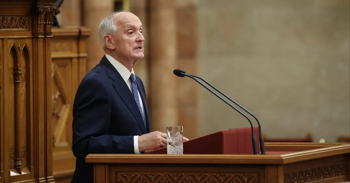 Az ellenzéki frakciók hiányoznak az államfő beszéde alatt a parlamentben Az ellenzéki frakciók hiányoznak az államfő beszéde alatt a parlamentben