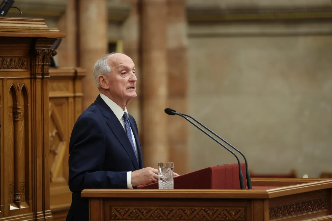 Baka András azért a Legfőbb Ügyészségen belülről jelöl új vezetőt, mert „alulról, kívülről, külföldről nem lehet kibogozni” a sok ügyet