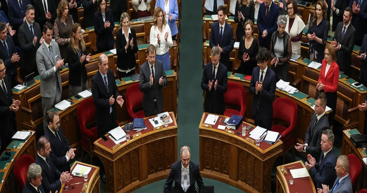 Szekeres Pál leteszi az esküt – Lázár János utódja Szekeres Pál leteszi az esküt – Lázár János utódja