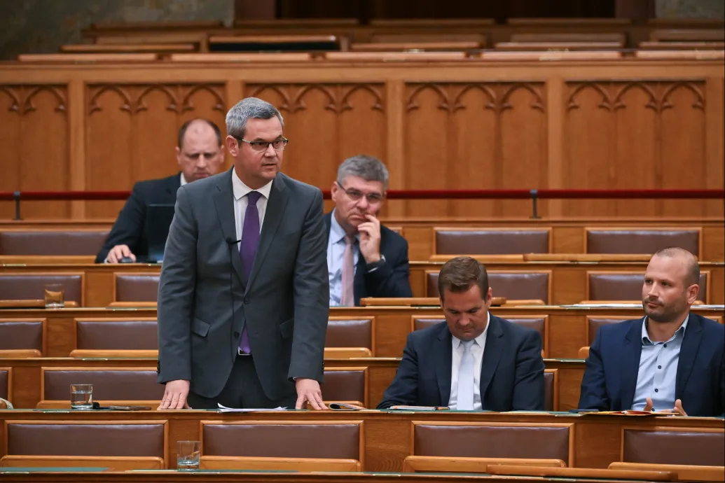 Hegedűs Zsolt szerint Takács Péter 2022-ben egy trágár szövegű levélben utalt arra, mit csinálna az orvosi kamarával