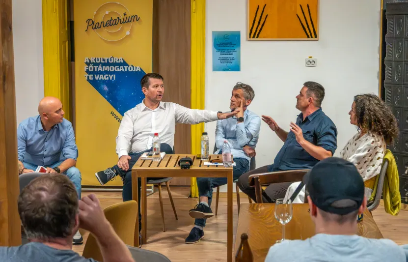 Decentralizált oktatási rendszerre lenne szükség, de erről még optimista pillanatokban is csak óvatosan álmodunk
