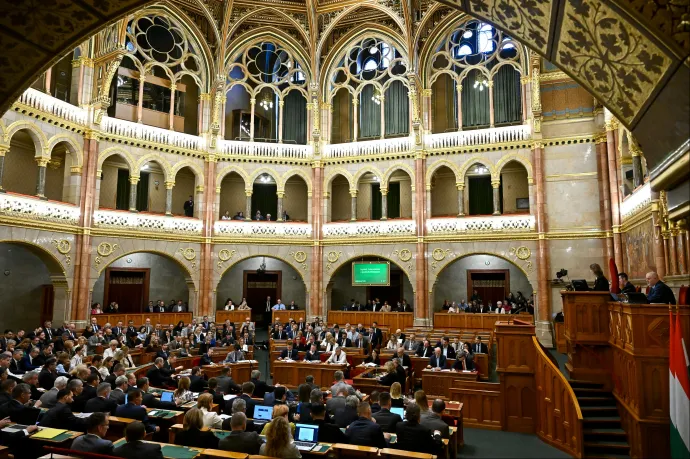 Nem választotta meg a parlament a Fidesz és a KDNP jelöltjeit a Médiatanácsba