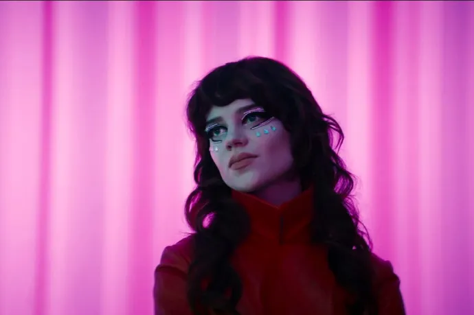Elnézést, ez egy film, vagy egy vibráló babaház?