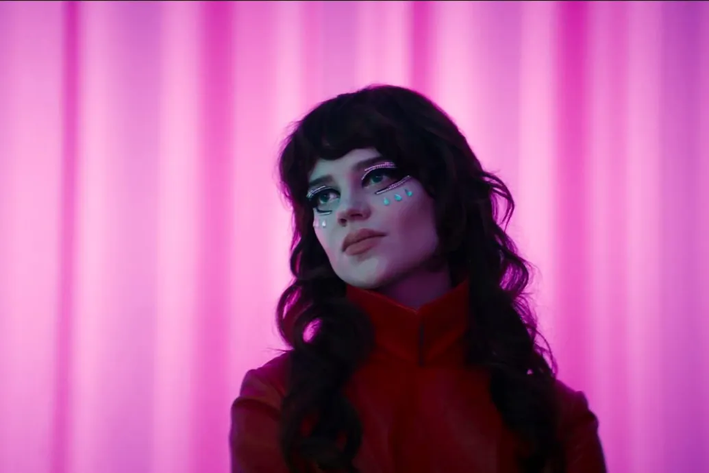 Elnézést, ez egy film, vagy egy vibráló babaház?