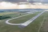 Telefonbetyár gyerek miatt nem szállhatott fel a Wizz Air gépe