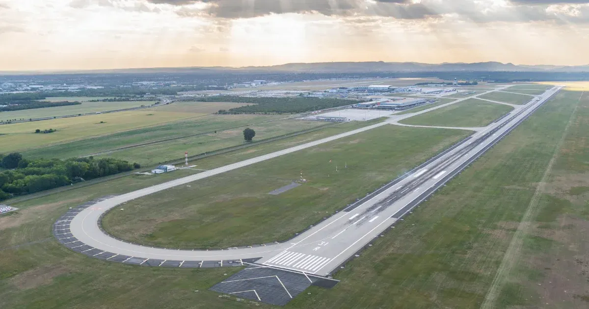 Telefonbetyár miatt visszafordították a Wizz Air budapesti járatát