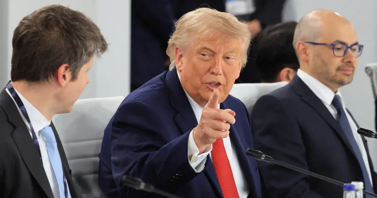 Donald Trump átnevezi a mesterséges intelligenciát: szuperintelligenciának Donald Trump átnevezi a mesterséges intelligenciát: szuperintelligenciának