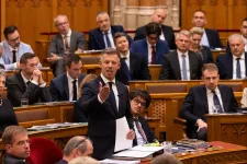 Medián: 3 százalékpontot veszített a Tisza a teljes népességben, a Fidesz támogatottsága ugyanennyivel nőtt