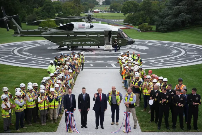 Trump alig tiltott ki két tévét és egy lapot a Fehér Házból, a döntés máris visszaütött rá