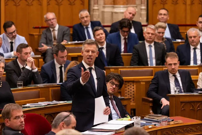 Tisza's support drops 3 points among total population, while Fidesz's support grows by same amount, survey finds