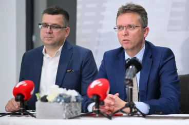 Fogy a levegő Hankóék körül – már hétfőn felfüggeszthetik a három képviselő mentelmi jogát