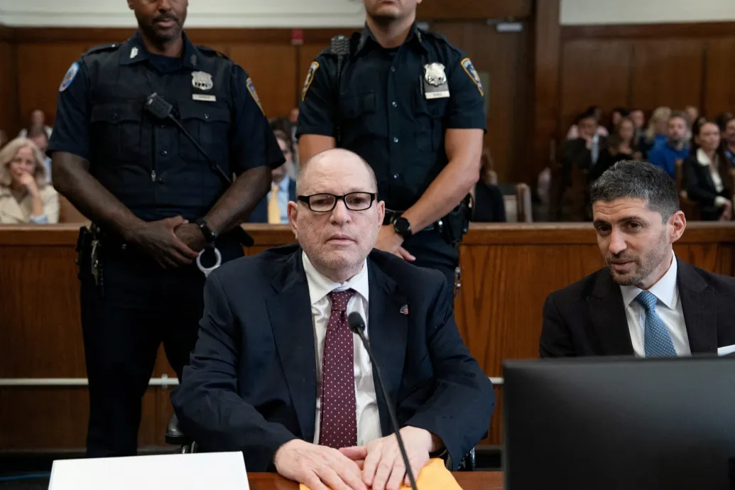 Újabb másfél évtizedet tölthet rács mögött Harvey Weinstein