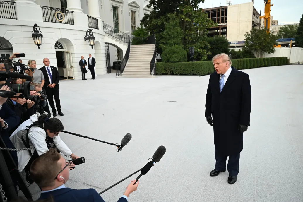 Egy bírói ítélet szerint Trumpéknak vissza kell engedniük a Fehér Házba a CNN-t és a többi kitiltott médiumot