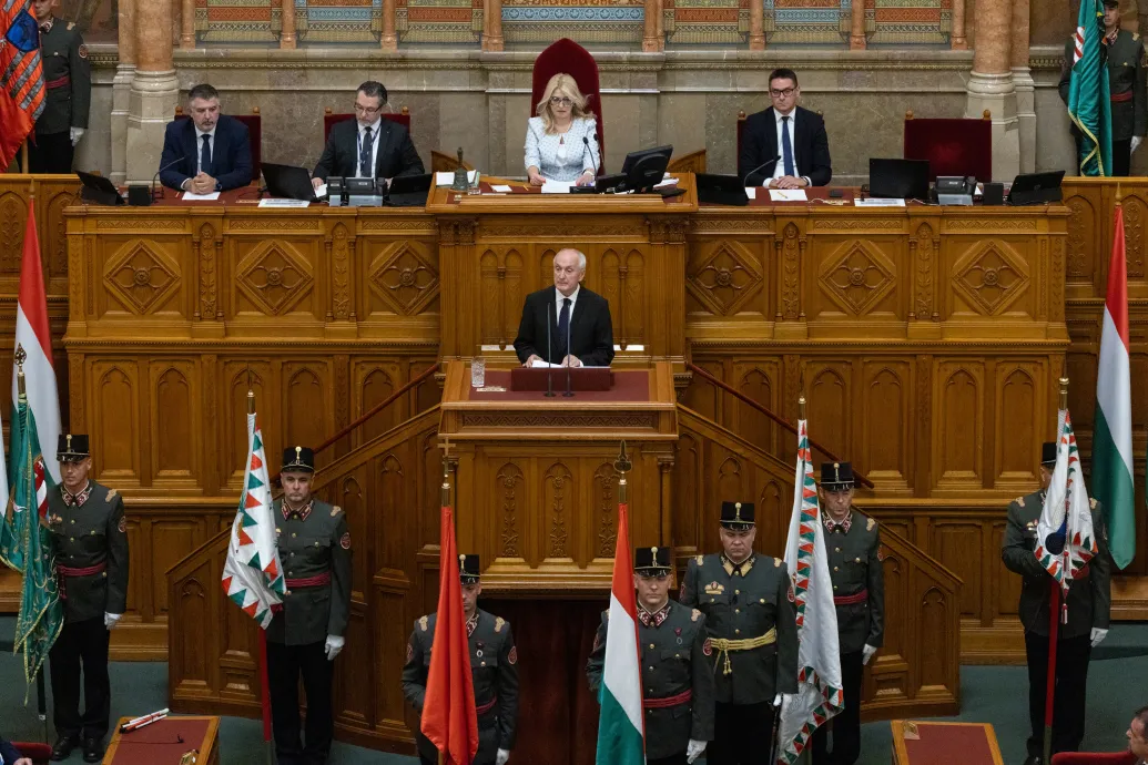 Hétfői rendkívüli ülésen szavazhat a parlament a legfőbb ügyészről