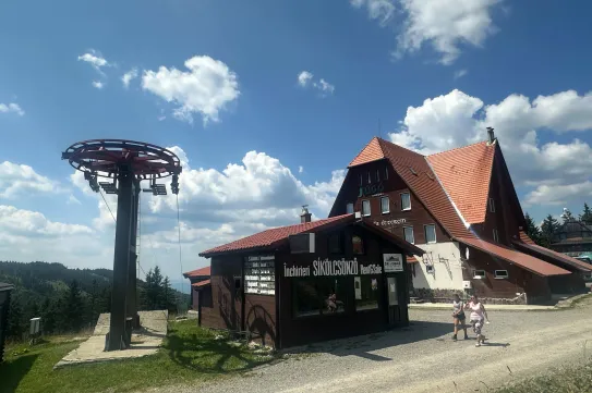 Egy asztalhoz ültek a Madarasi Hargita sípályáinak vitázó felei, de csak hetek maradtak a síszezon megmentésére