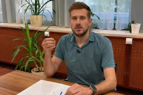 Kirúgták a Szerencsejáték Zrt.-től az újbudai fideszes képviselőt, aki a cég székházában csinált politikai promóvideót