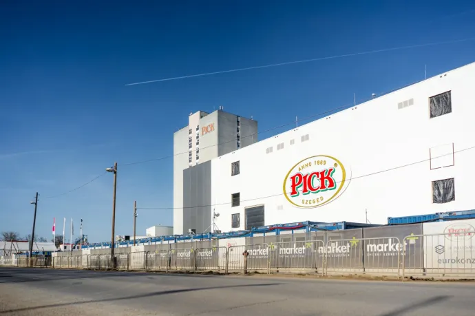 Drága beruházások és romló eredmények vezettek a Pick leminősítéséhez