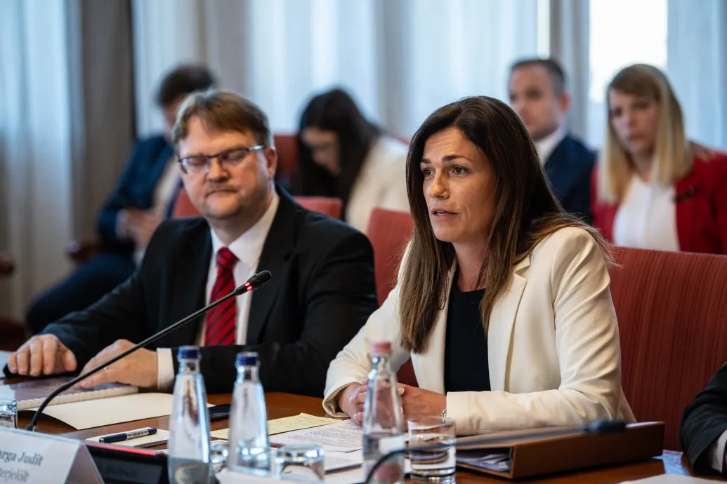 Varga Juditot és Rogán Antalt is meghallgatná a végrehajtási visszaéléseket vizsgáló bizottság