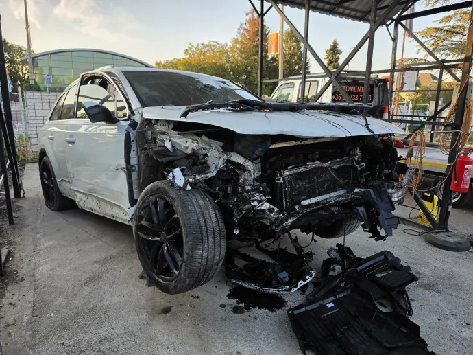 A balesetet okozó Audi – Fotó: Fónai Autómentő