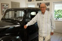 „Jobb, mint egy sírkő, nem?” – Kaáli professzor a lombikbabák után autókkal írja tovább legendáját