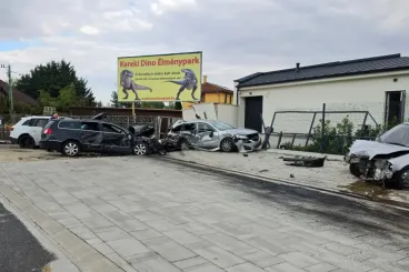 Az árokba kellett ugrania egy gyalogosnak, hogy ne üsse el a szombat délelőtt Siófokon balesetet okozó Audi sofőrje