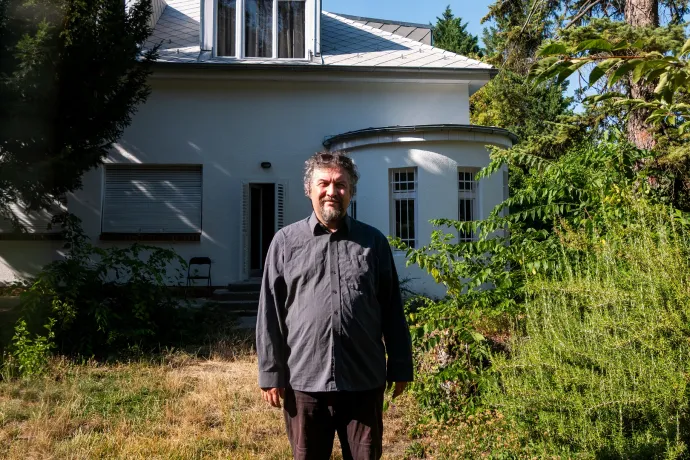 Huszonnyolc hattyúk – Napló a Villa Esterházyból