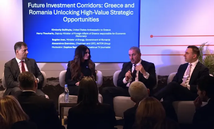 Kimberly Guilfoyle és Bogdan Ivan a davosi panelbeszélgetésen – Fotó: Képernyőmentés / Curs de Guvernare