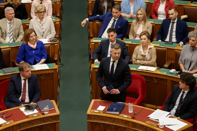 Magyar Péter az Országgyűlés rendkívüli plenáris ülésén 2026. szeptember 28-án – Fotó: Bődey János / Telex