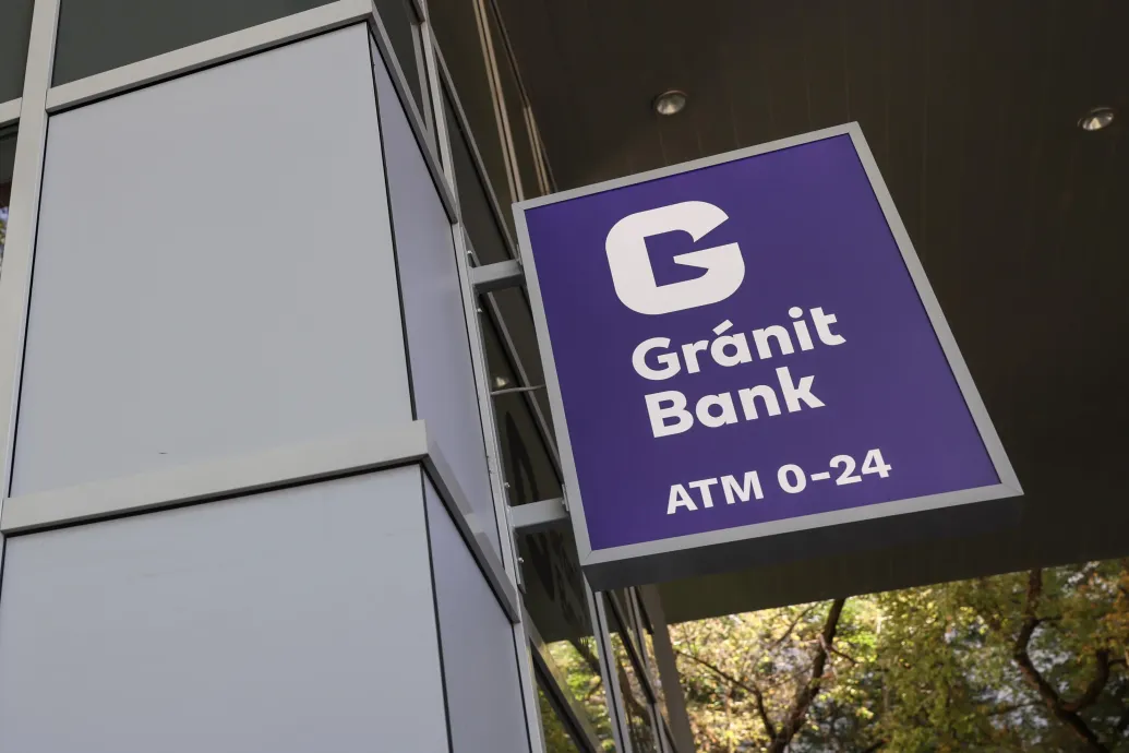 Hivatalosan is megerősítette a Gránit Bank, mekkora részesedést vettek Tiborcz Istvánéktól a MagNet Bank tulajdonosai