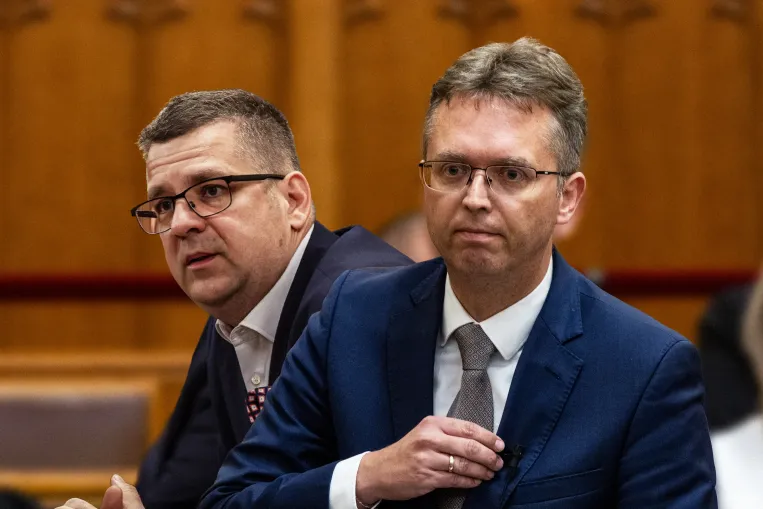 Felpörgött az elszámoltatás: topmilliárdos után exminiszter is őrizetben – elemzés és parlamenti élő