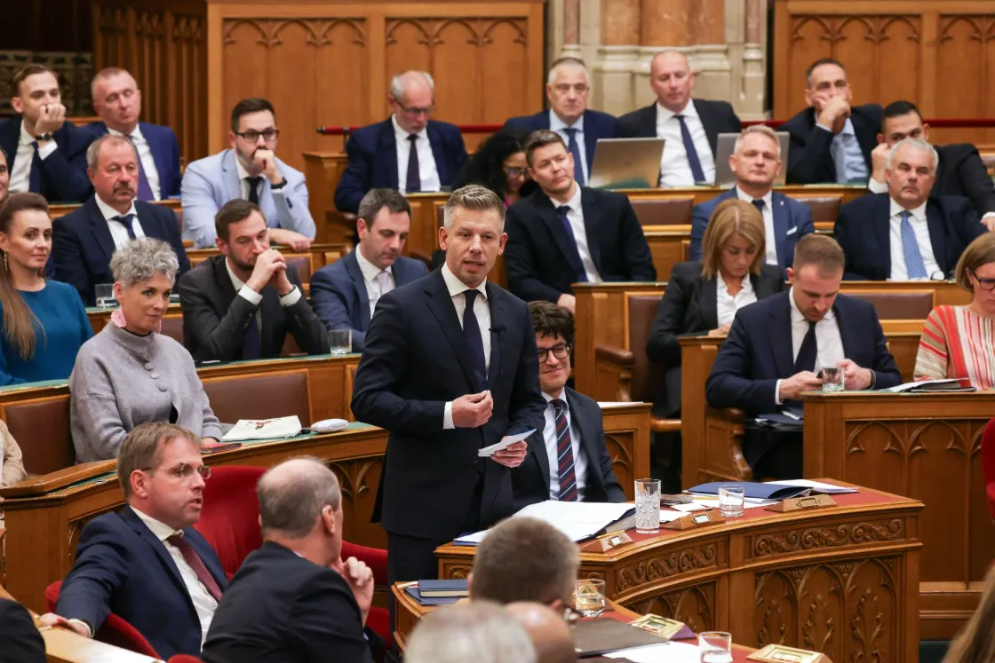 Magasabb fokozatba kapcsolt az elszámoltatás a Magyar-kormány eddigi legmozgalmasabb parlamenti ülésén