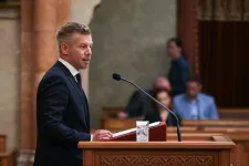 Magyar Péter feljelentést tesz az áradó Dunába küldött búvárok miatt