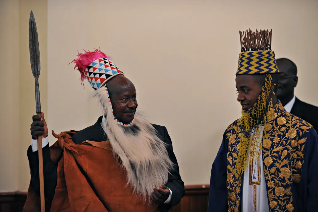 Újságíró ülhet a trónra egy ugandai királyságban, miután meghalt a hároméves kora óta uralkodó Oyo király
